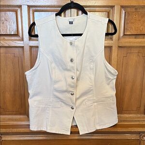 American Eagle Women's Cream Button-Down Vest